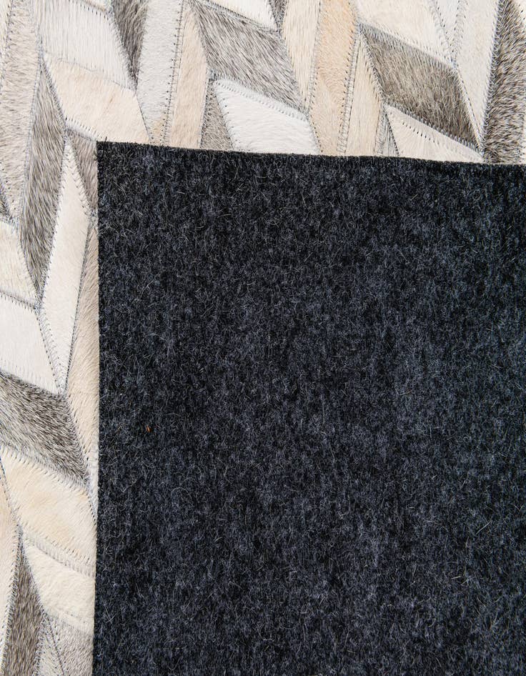 Detail image of 4' 7 x 6' 7 Cowhide Stocks Rug