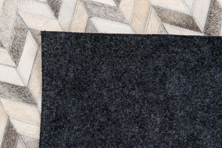 4' 7 x 6' 7 Cowhide Stocks Rug