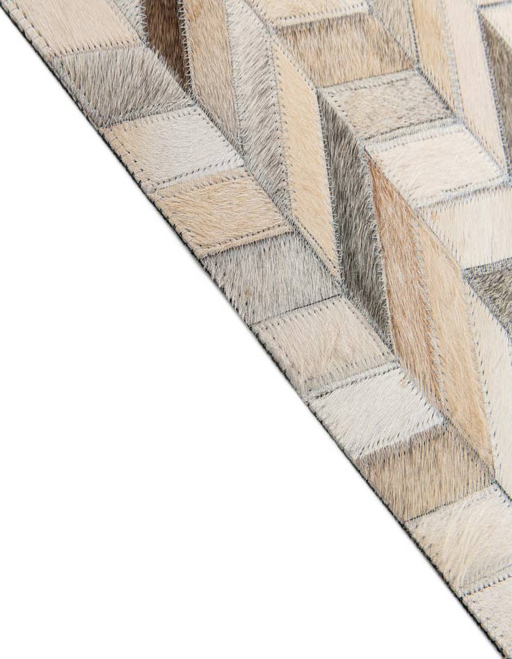 Detail image of 4' 8 x 6' 7 Cowhide Stocks Rug