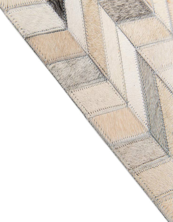 Detail image of 4' 8 x 6' 6 Cowhide Stocks Rug