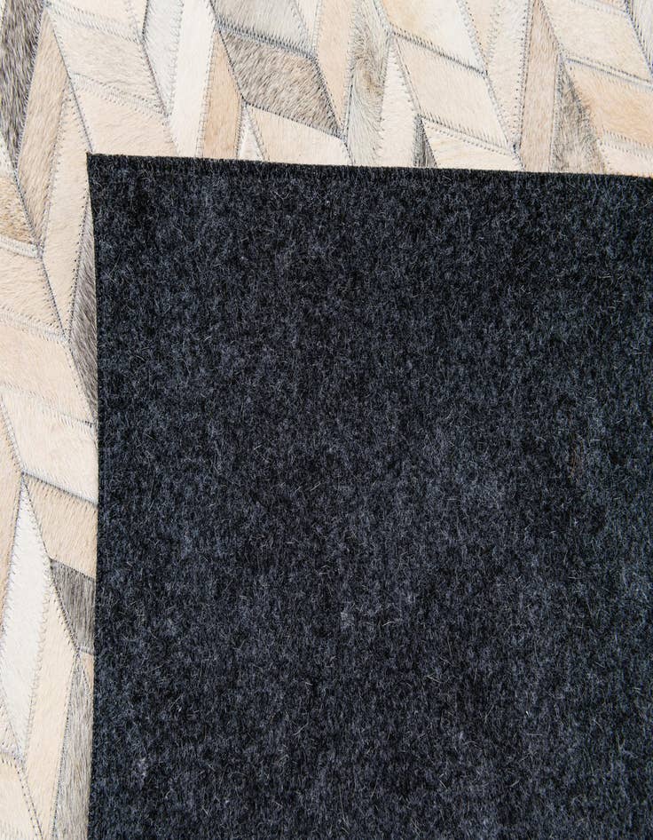 Detail image of 4' 8 x 6' 6 Cowhide Stocks Rug