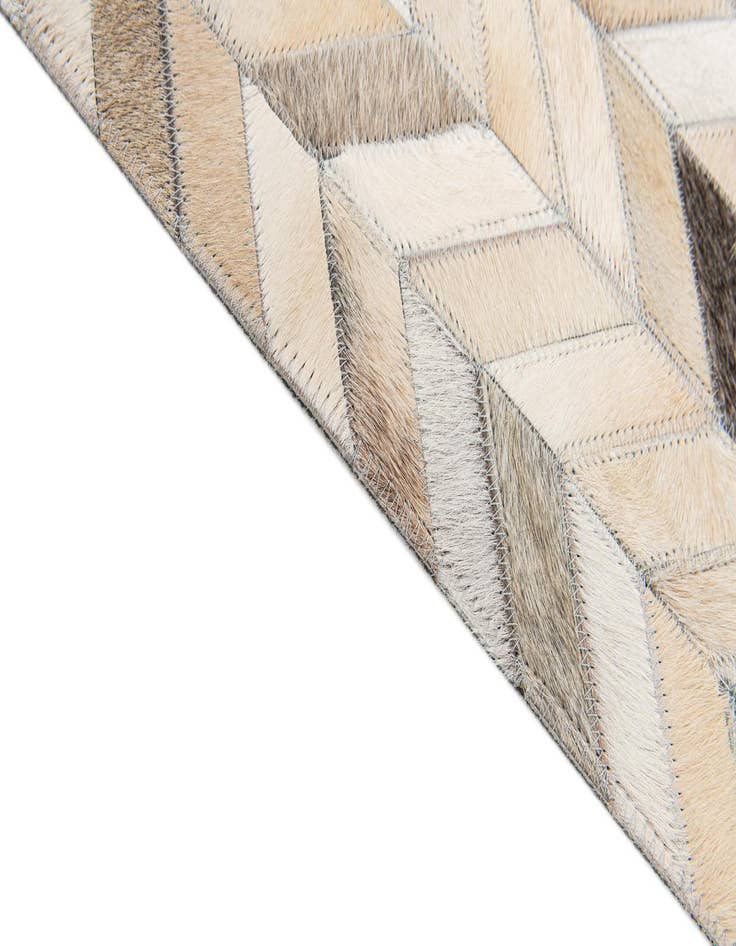 Detail image of 4' 7 x 6' 9 Cowhide Stocks Rug