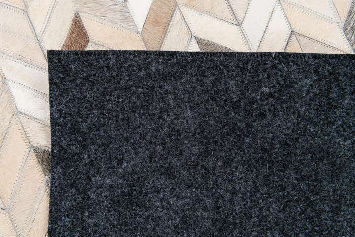 4' 7 x 6' 9 Cowhide Stocks Rug