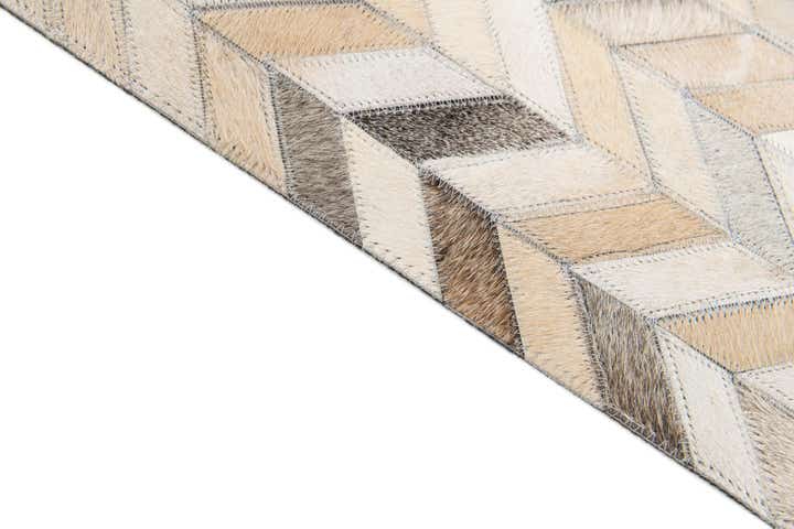 4' 8 x 6' 8 Cowhide Stocks Rug