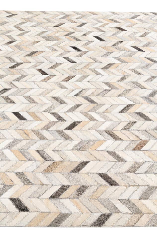 Detail image of 4' 7 x 6' 8 Cowhide Stocks Rug