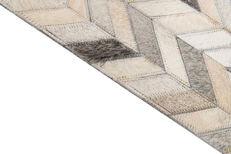 Detail image of 4' 7 x 6' 8 Cowhide Stocks Rug