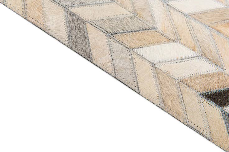 Detail image of 4' 7 x 6' 7 Cowhide Stocks Rug