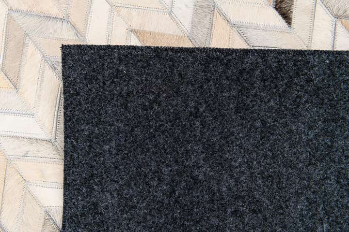4' 7 x 6' 7 Cowhide Stocks Rug