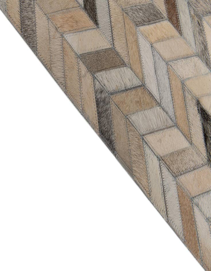 Detail image of 4' 8 x 6' 8 Cowhide Stocks Rug