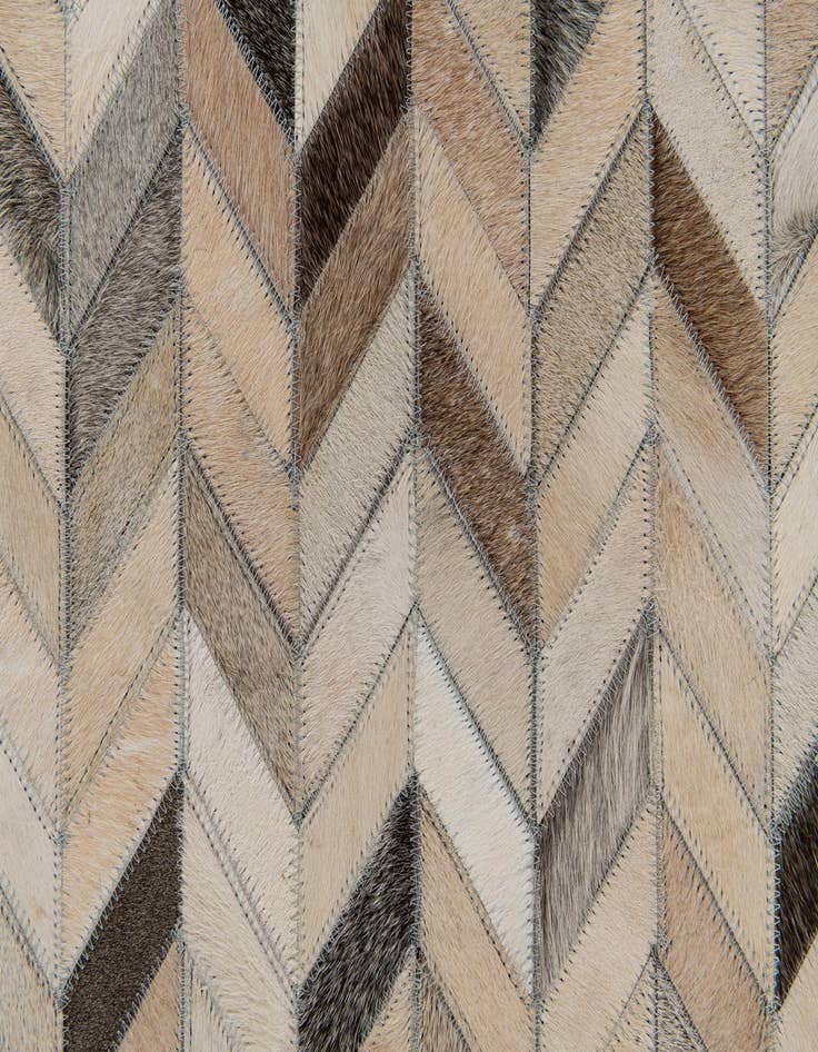 Detail image of 4' 8 x 6' 8 Cowhide Stocks Rug