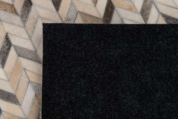 4' 8 x 6' 8 Cowhide Stocks Rug