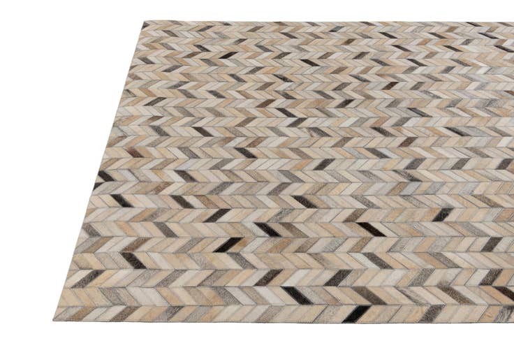 Detail image of 4' 8 x 6' 7 Cowhide Stocks Rug