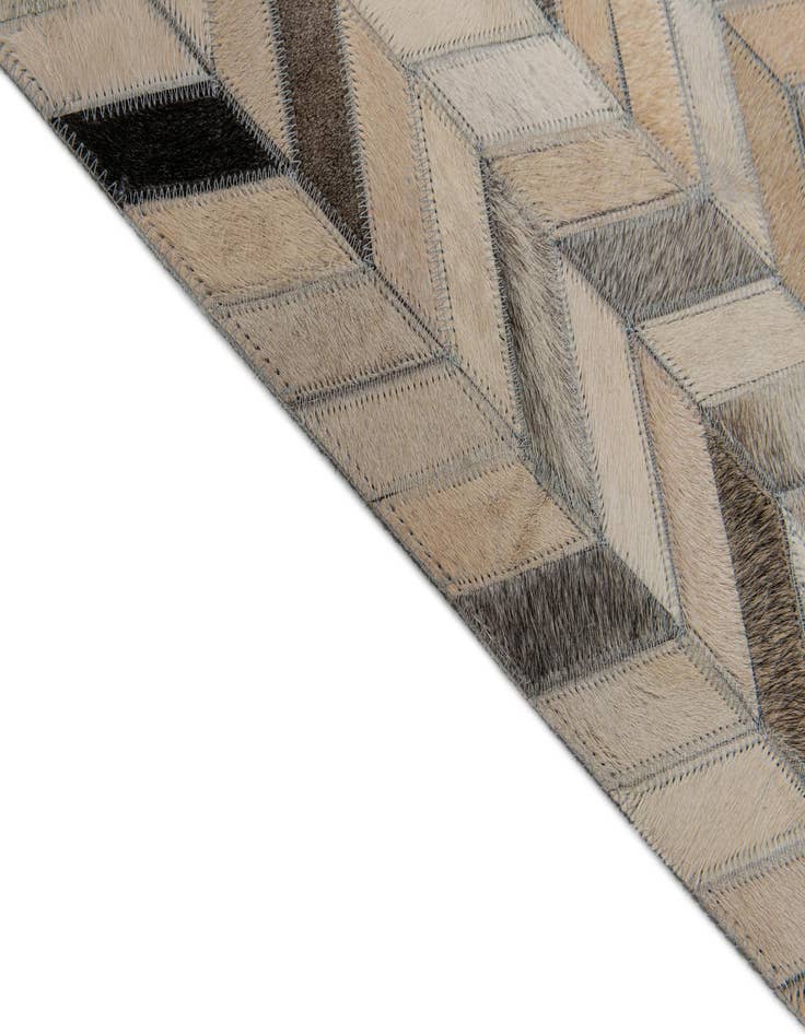 Detail image of 4' 8 x 6' 7 Cowhide Stocks Rug