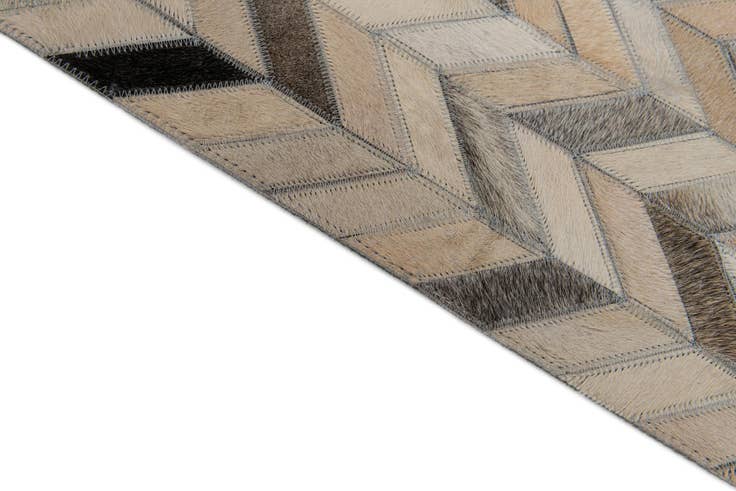 Detail image of 4' 8 x 6' 7 Cowhide Stocks Rug