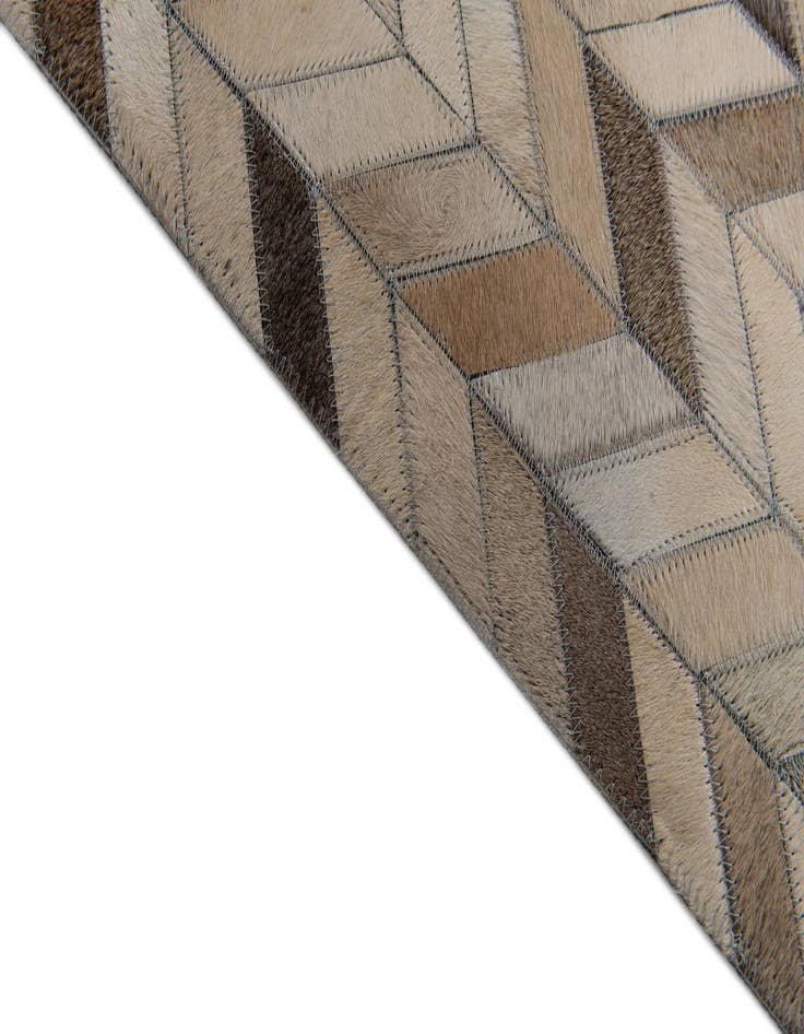 Detail image of 4' 8 x 6' 7 Cowhide Stocks Rug