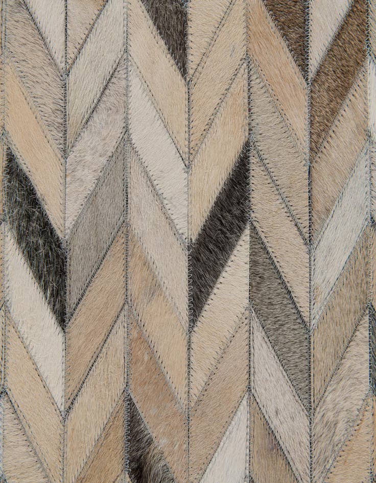 Detail image of 4' 8 x 6' 7 Cowhide Stocks Rug