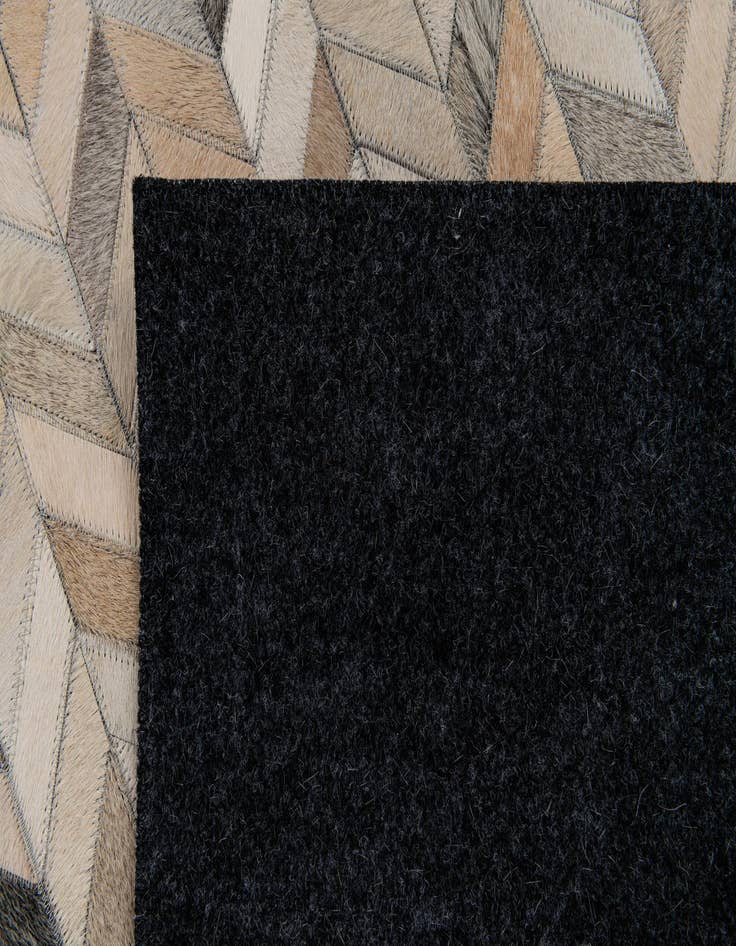 Detail image of 4' 8 x 6' 7 Cowhide Stocks Rug