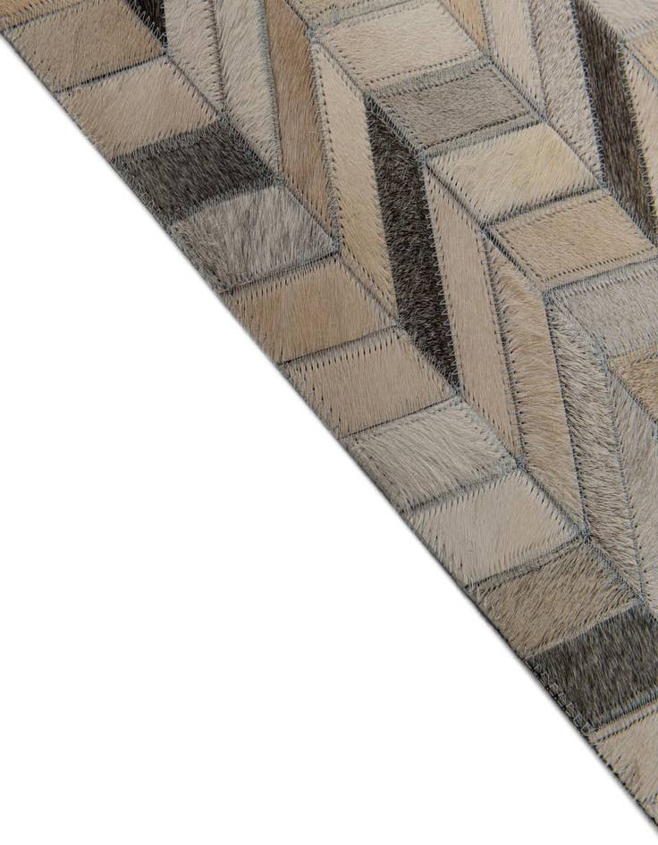 Detail image of 4' 8 x 6' 7 Cowhide Stocks Rug