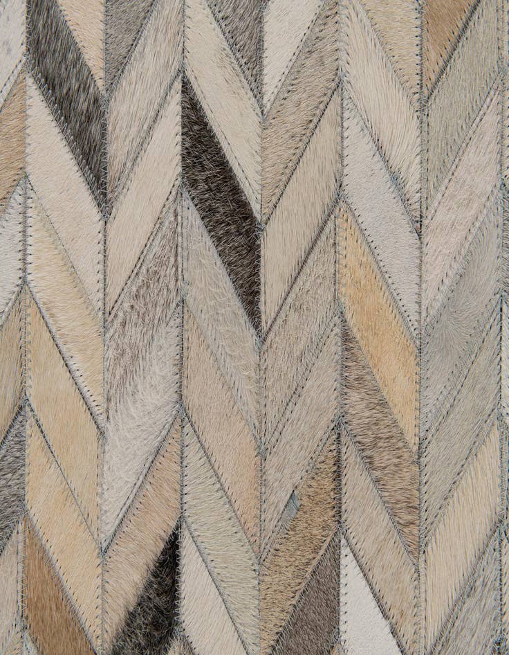 Detail image of 4' 8 x 6' 7 Cowhide Stocks Rug