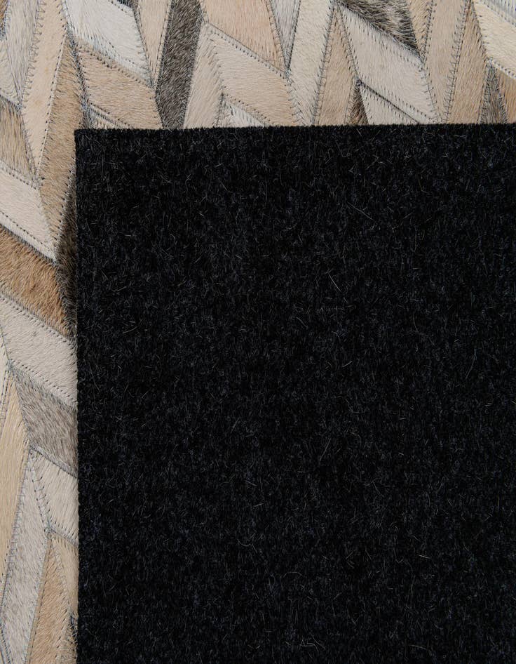 Detail image of 4' 8 x 6' 7 Cowhide Stocks Rug