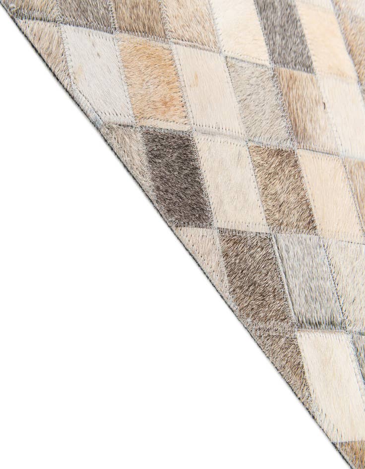 Detail image of 4' 7 x 6' 7 Cowhide Stocks Rug