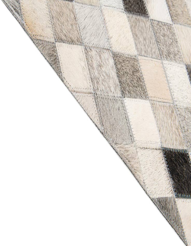 Detail image of 4' 8 x 6' 8 Cowhide Stocks Rug
