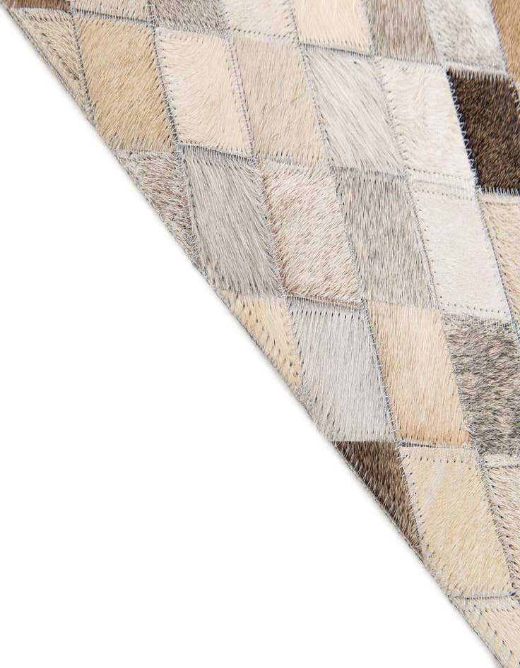 Detail image of 4' 9 x 6' 9 Cowhide Stocks Rug