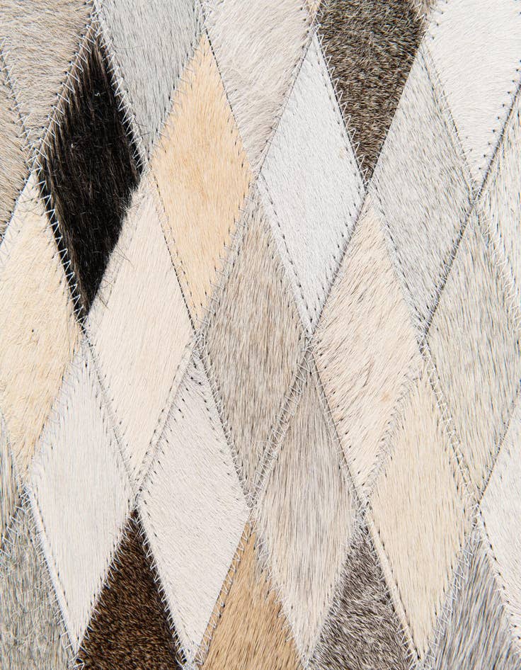 Detail image of 4' 9 x 6' 9 Cowhide Stocks Rug