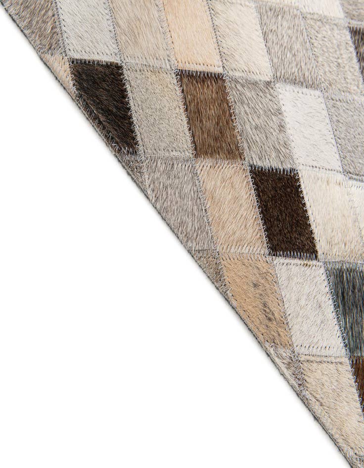 Detail image of 4' 7 x 6' 8 Cowhide Stocks Rug