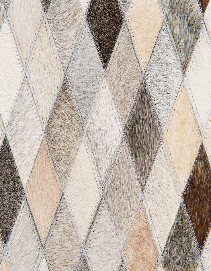Detail image of 4' 7 x 6' 8 Cowhide Stocks Rug