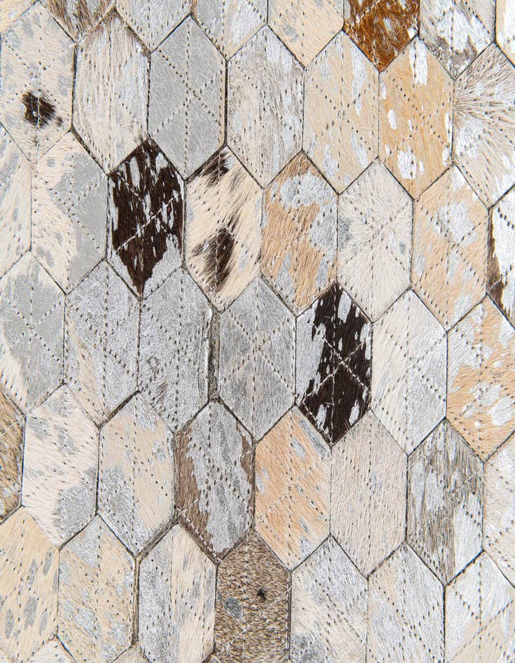 Detail image of 4' 9 x 6' 9 Cowhide Stocks Rug