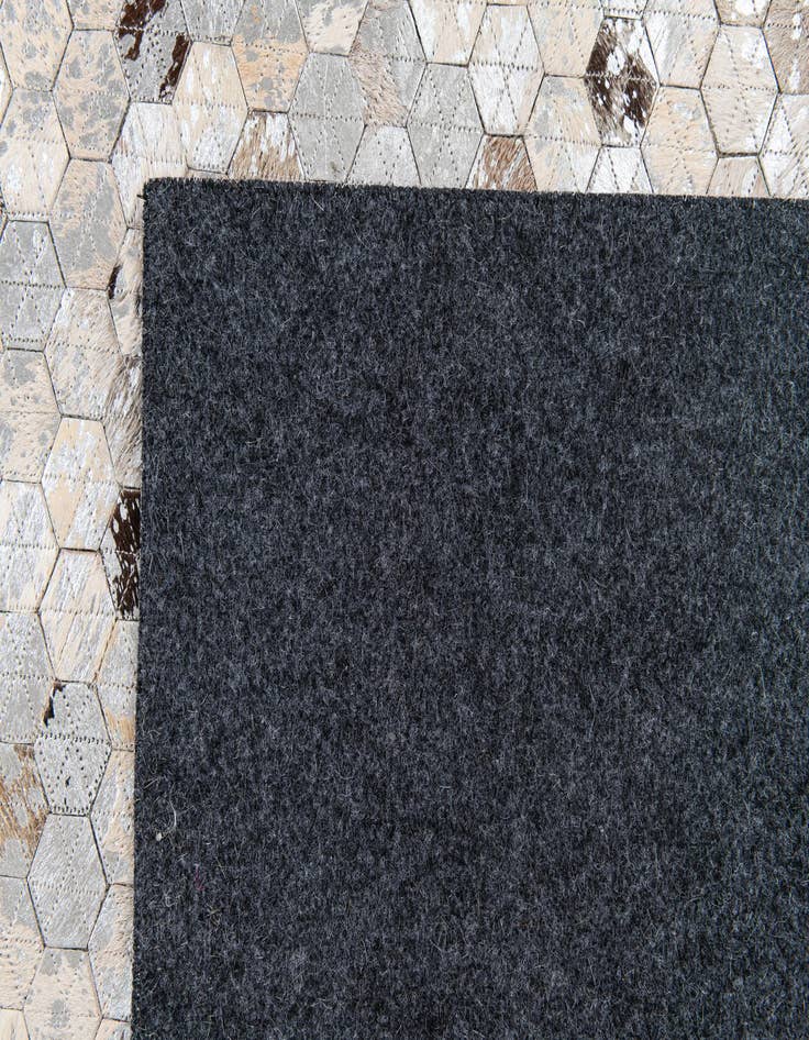 Detail image of 4' 9 x 6' 9 Cowhide Stocks Rug