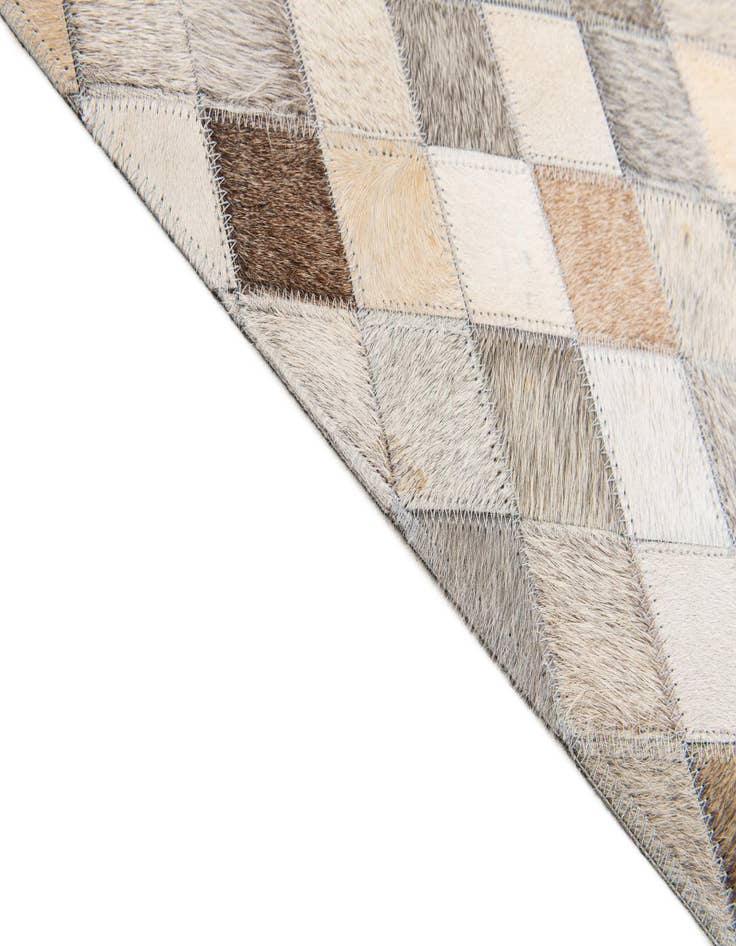 Detail image of 4' 7 x 6' 7 Cowhide Stocks Rug