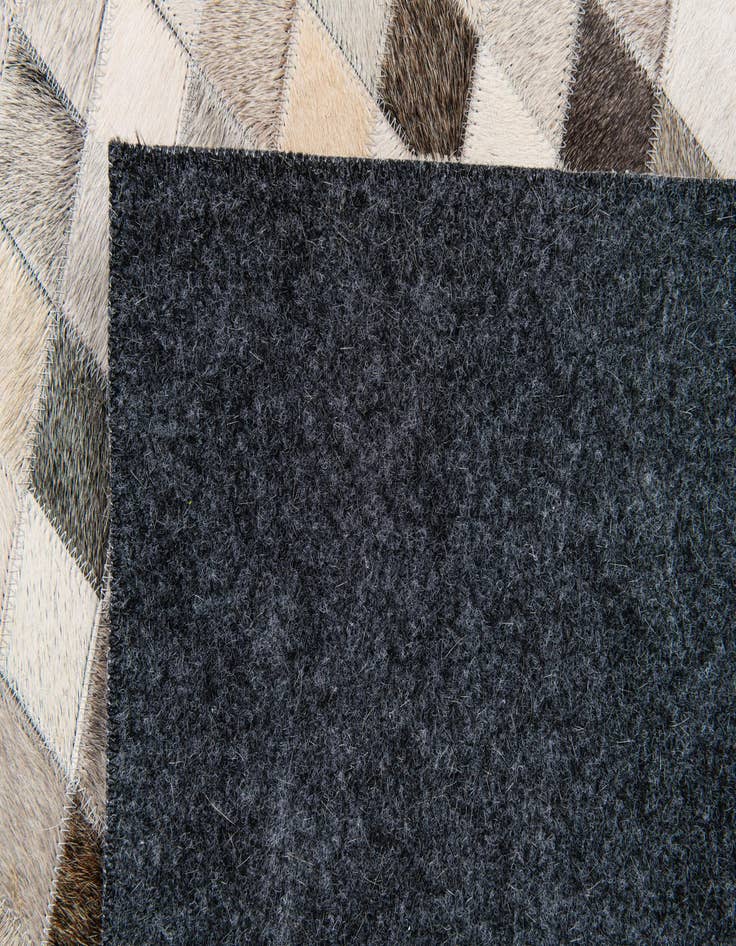 Detail image of 4' 7 x 6' 7 Cowhide Stocks Rug