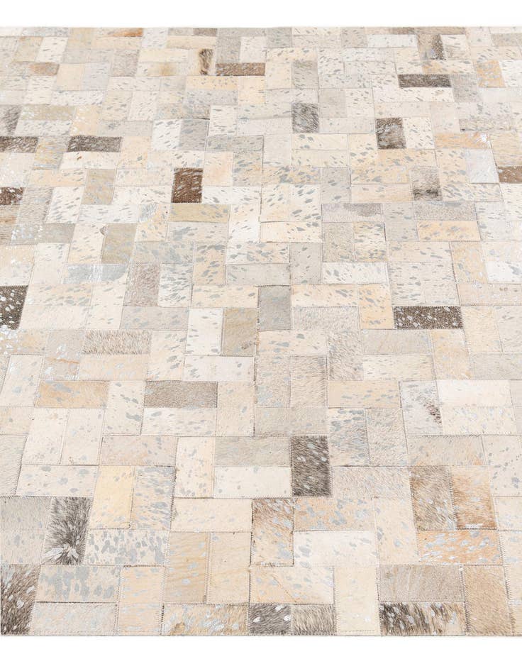 Detail image of 4' 8 x 6' 6 Cowhide Stocks Rug