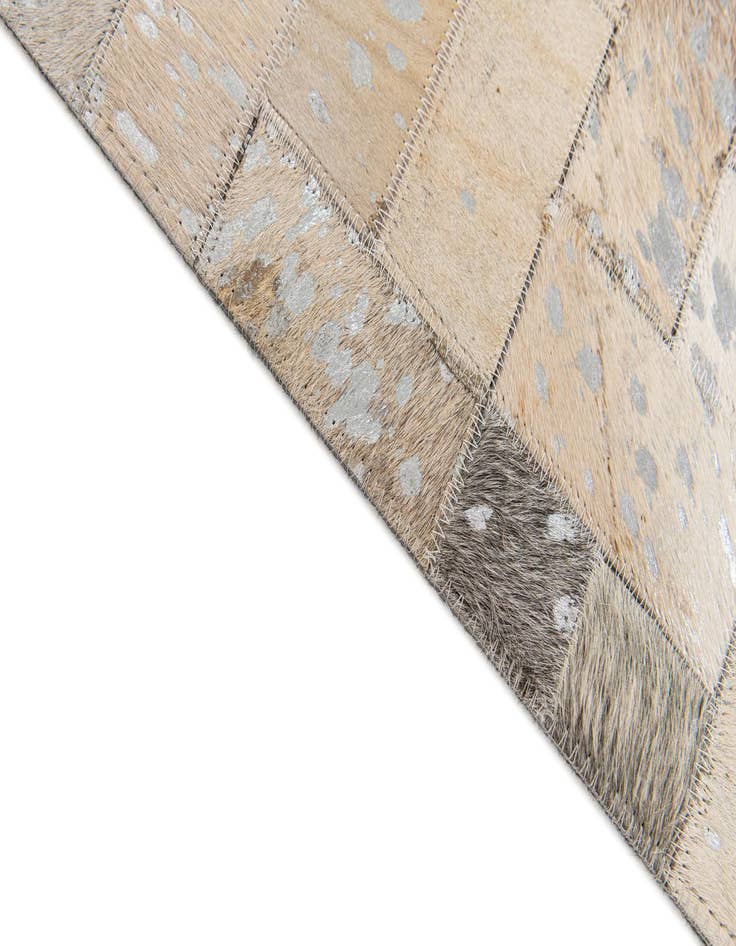 Detail image of 4' 8 x 6' 6 Cowhide Stocks Rug