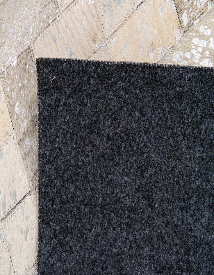 Detail image of 4' 8 x 6' 6 Cowhide Stocks Rug