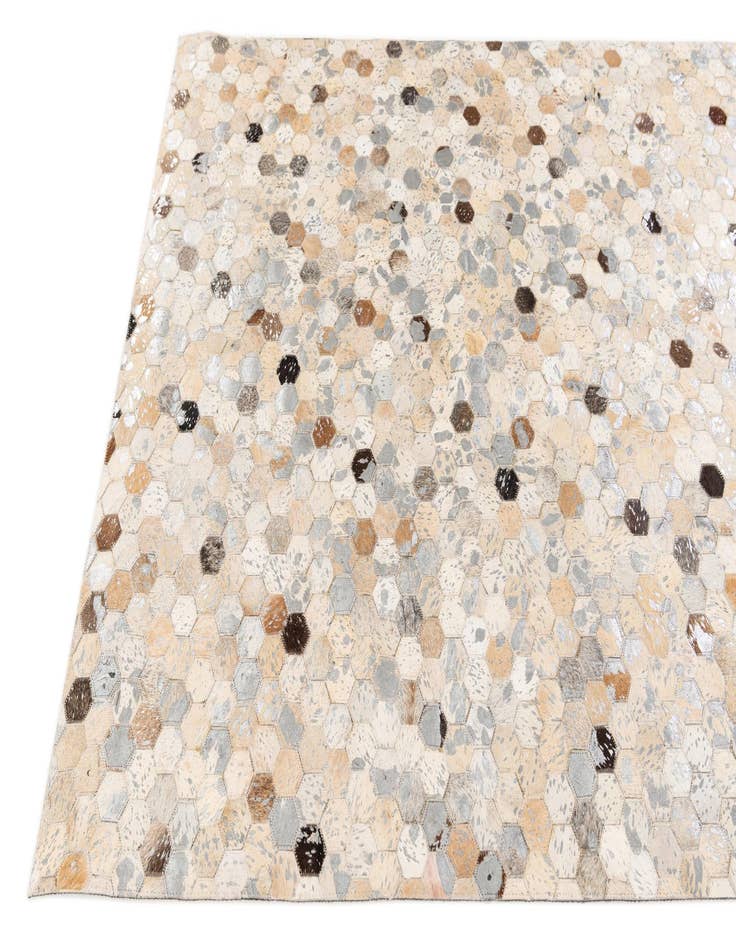 Detail image of 4' 7 x 6' 7 Cowhide Stocks Rug