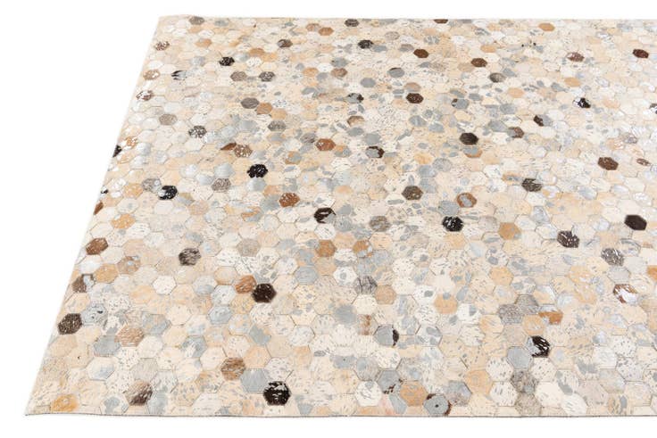 Detail image of 4' 7 x 6' 7 Cowhide Stocks Rug