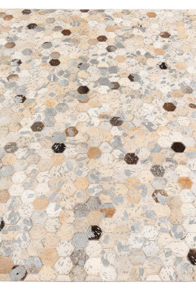 Detail image of 4' 7 x 6' 7 Cowhide Stocks Rug