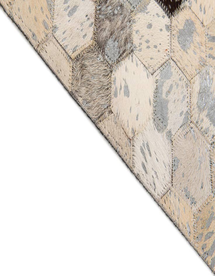Detail image of 4' 7 x 6' 7 Cowhide Stocks Rug