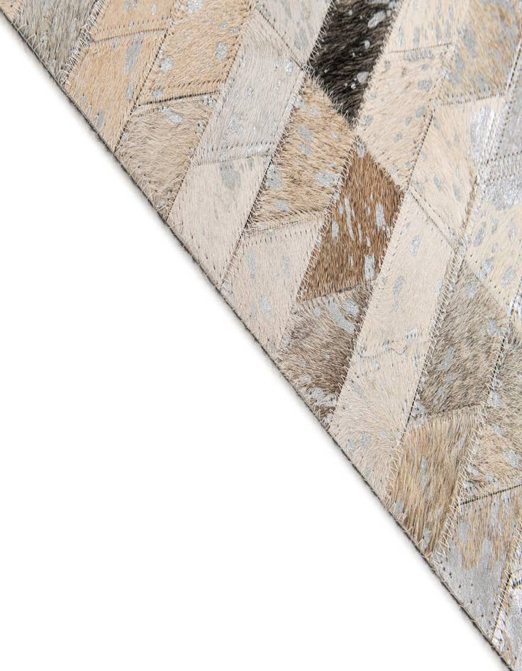 Detail image of 4' 6 x 6' 8 Cowhide Stocks Rug