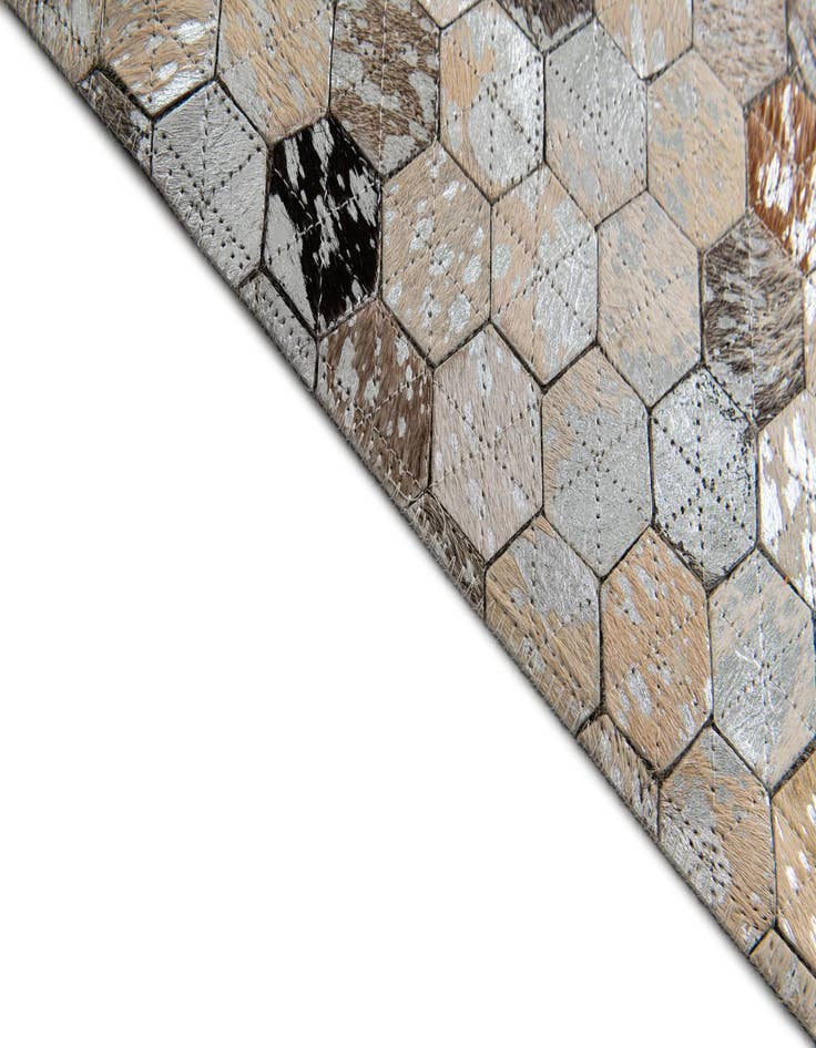 Detail image of 4' 9 x 6' 9 Cowhide Stocks Rug