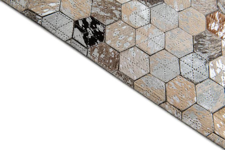 Detail image of 4' 9 x 6' 9 Cowhide Stocks Rug