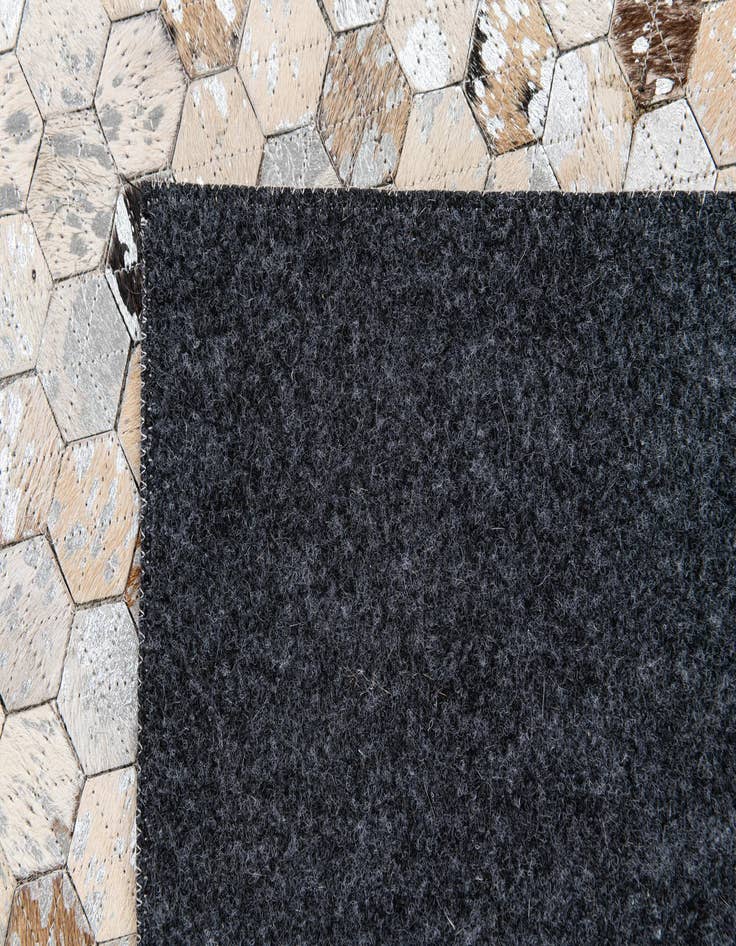 Detail image of 4' 9 x 6' 9 Cowhide Stocks Rug