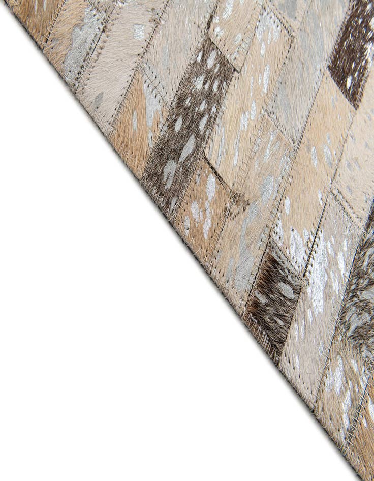 Detail image of 4' 8 x 6' 7 Cowhide Stocks Rug