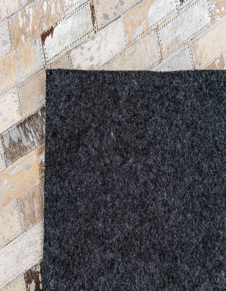 Detail image of 4' 8 x 6' 7 Cowhide Stocks Rug