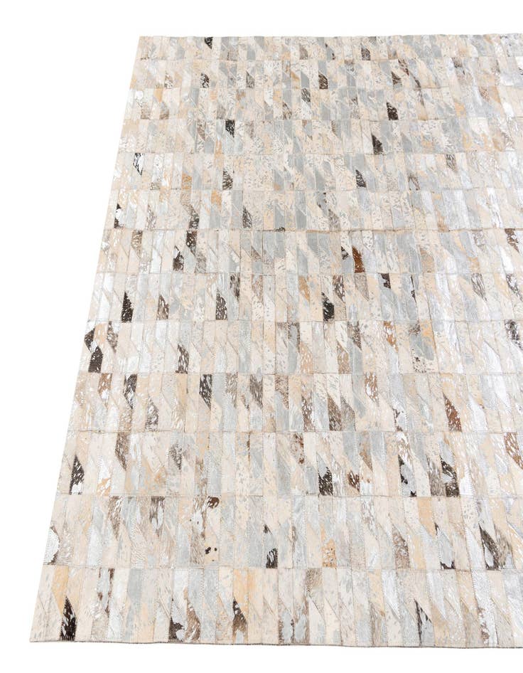 Detail image of 4' 6 x 6' 6 Cowhide Stocks Rug