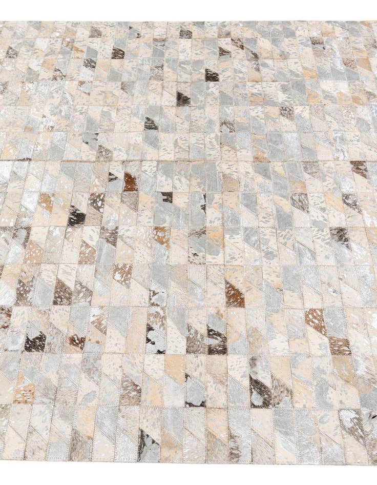 Detail image of 4' 6 x 6' 6 Cowhide Stocks Rug