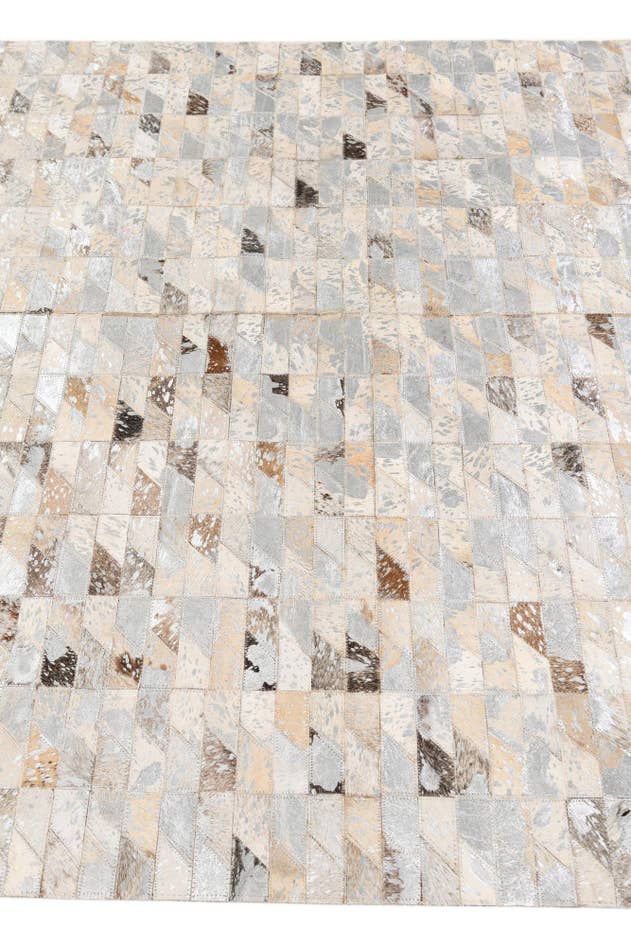 Detail image of 4' 6 x 6' 6 Cowhide Stocks Rug